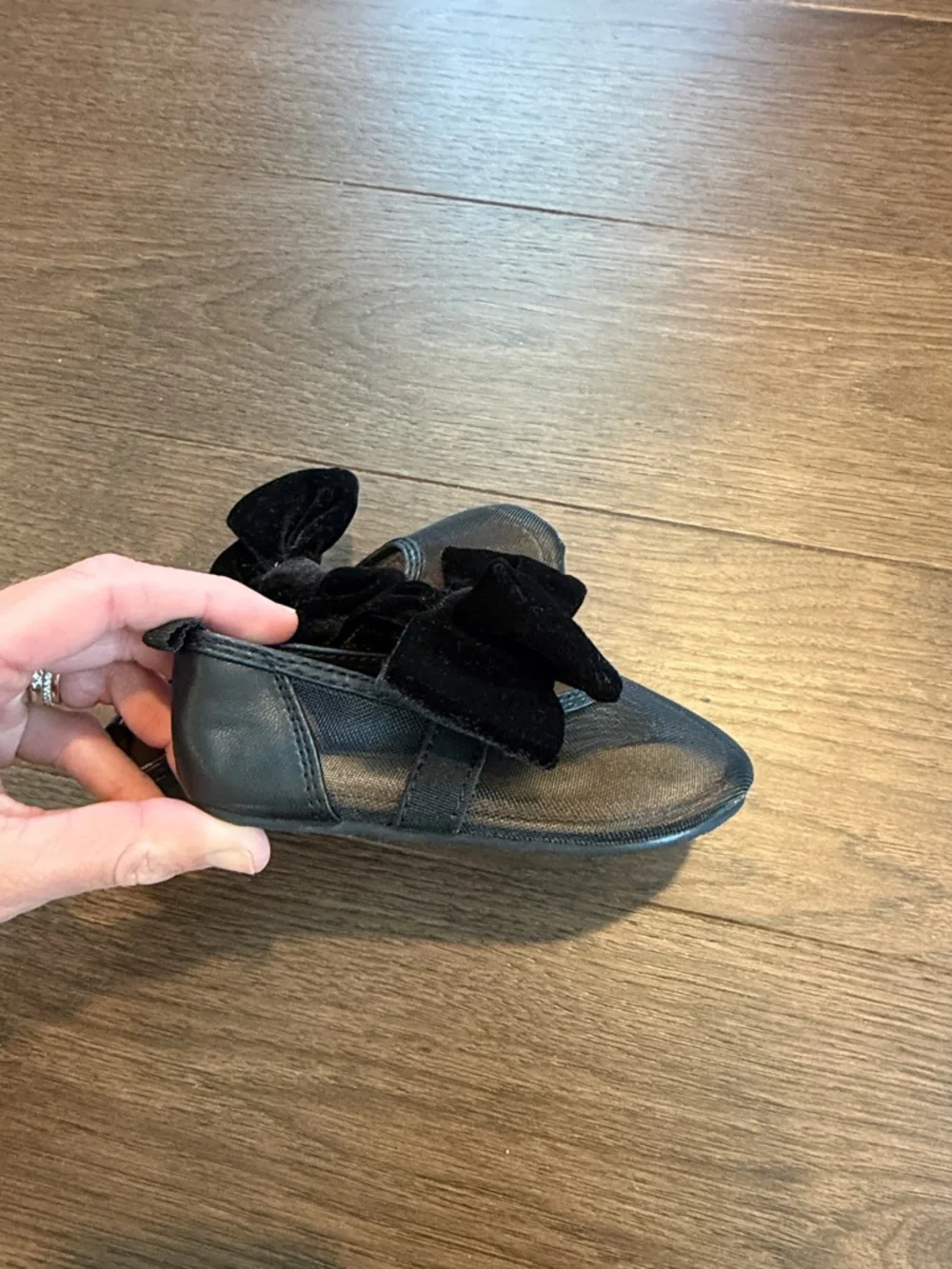 H&M Black Velvet Bow Mary Jane Flats Size 22 (6/6.5) - C39-015